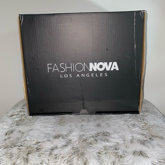 Heels - Picture 3 of 3